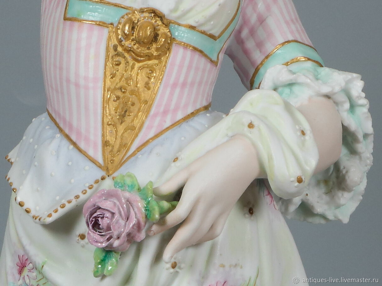 Фарфоровая статуэтка. Франция