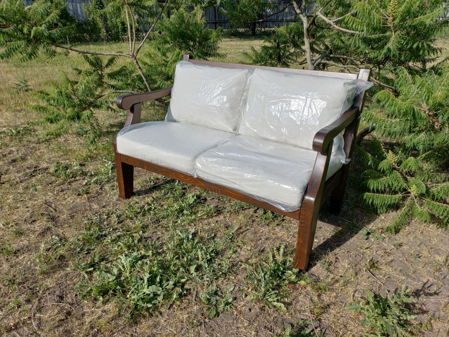 Диван деревянный