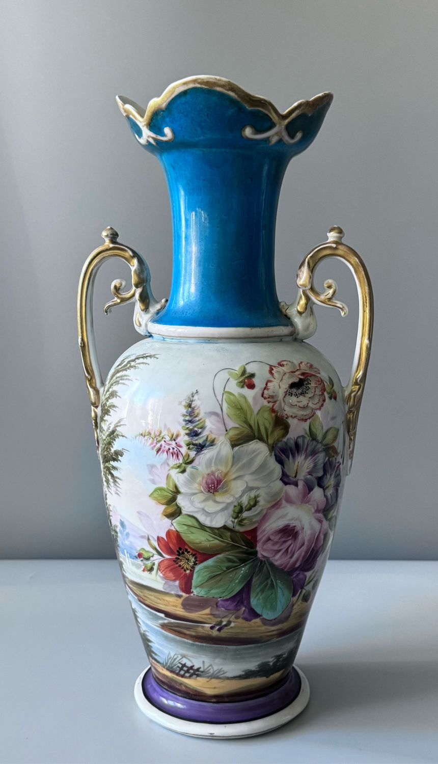 Старинные фарфоровые вазы. Франция