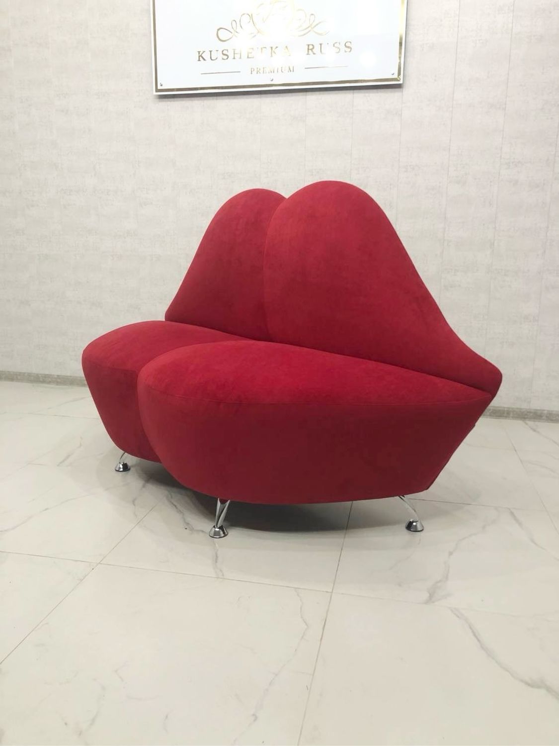 Диван губы 160 см