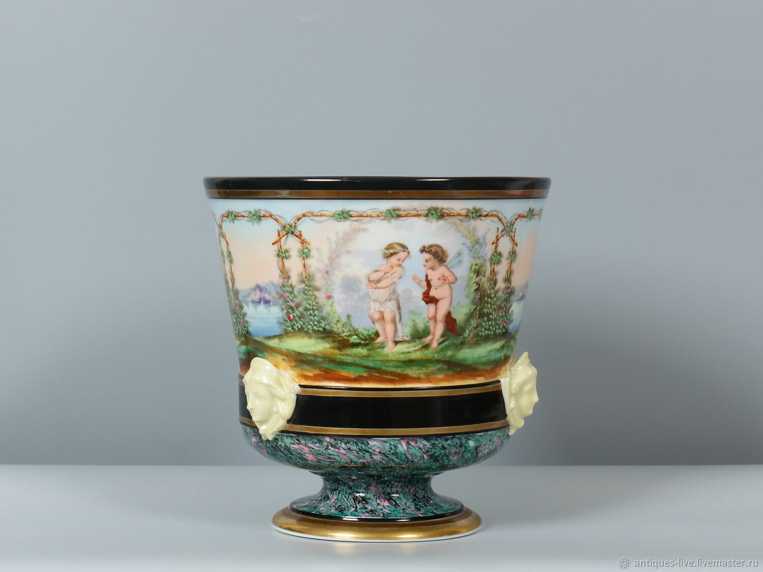 Старинное фарфоровое кашпо