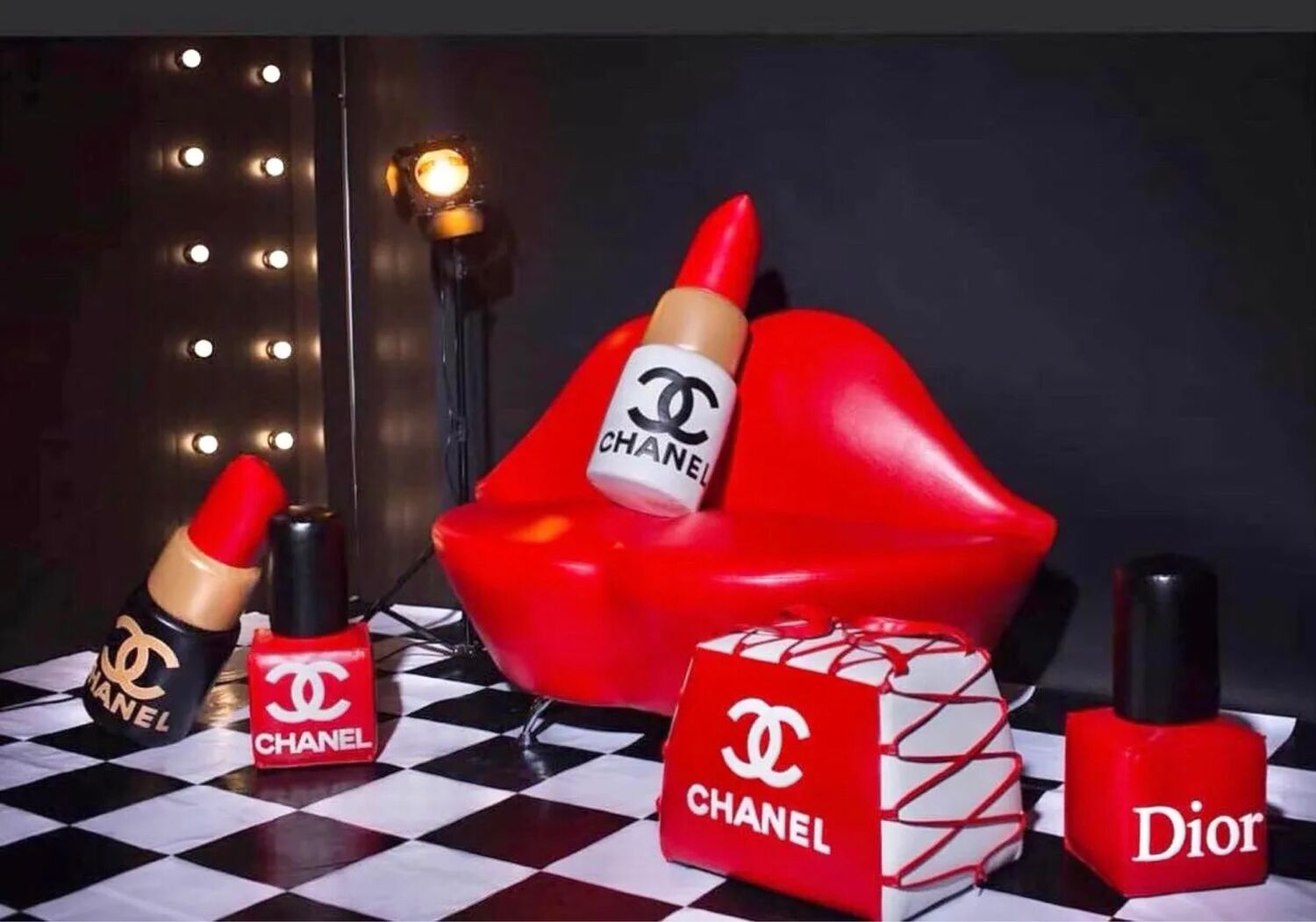 Диван губы 150 см