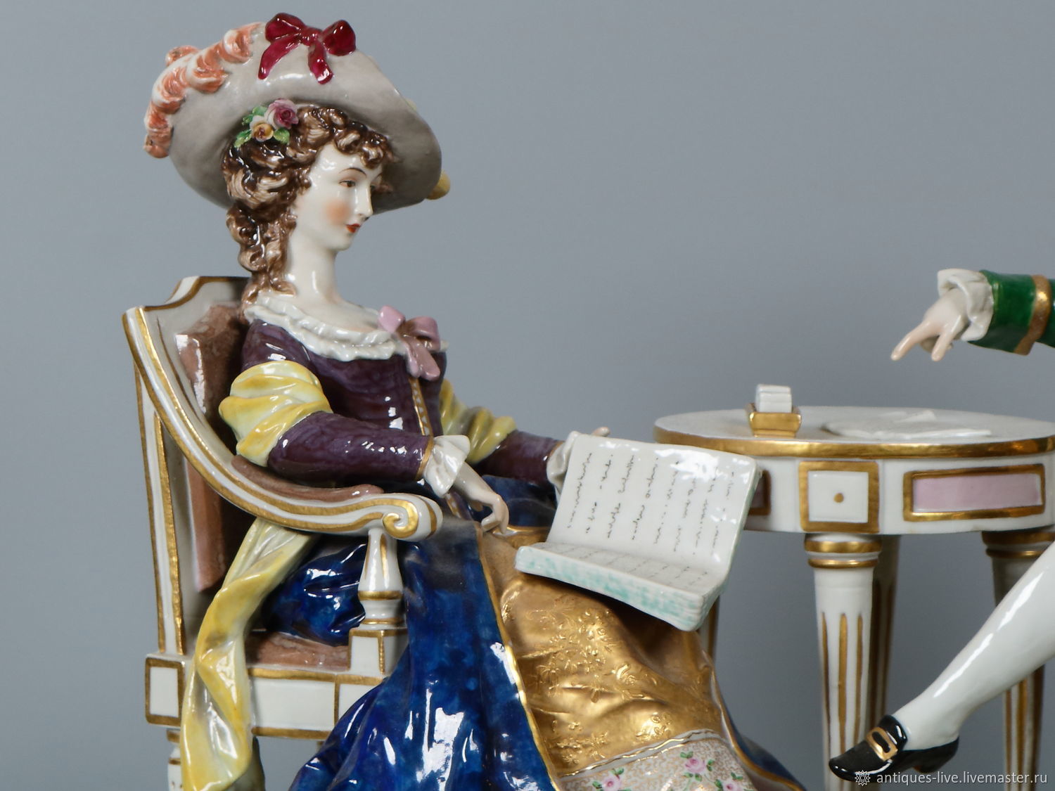 Старинная фарфоровая статуэтка. Германия