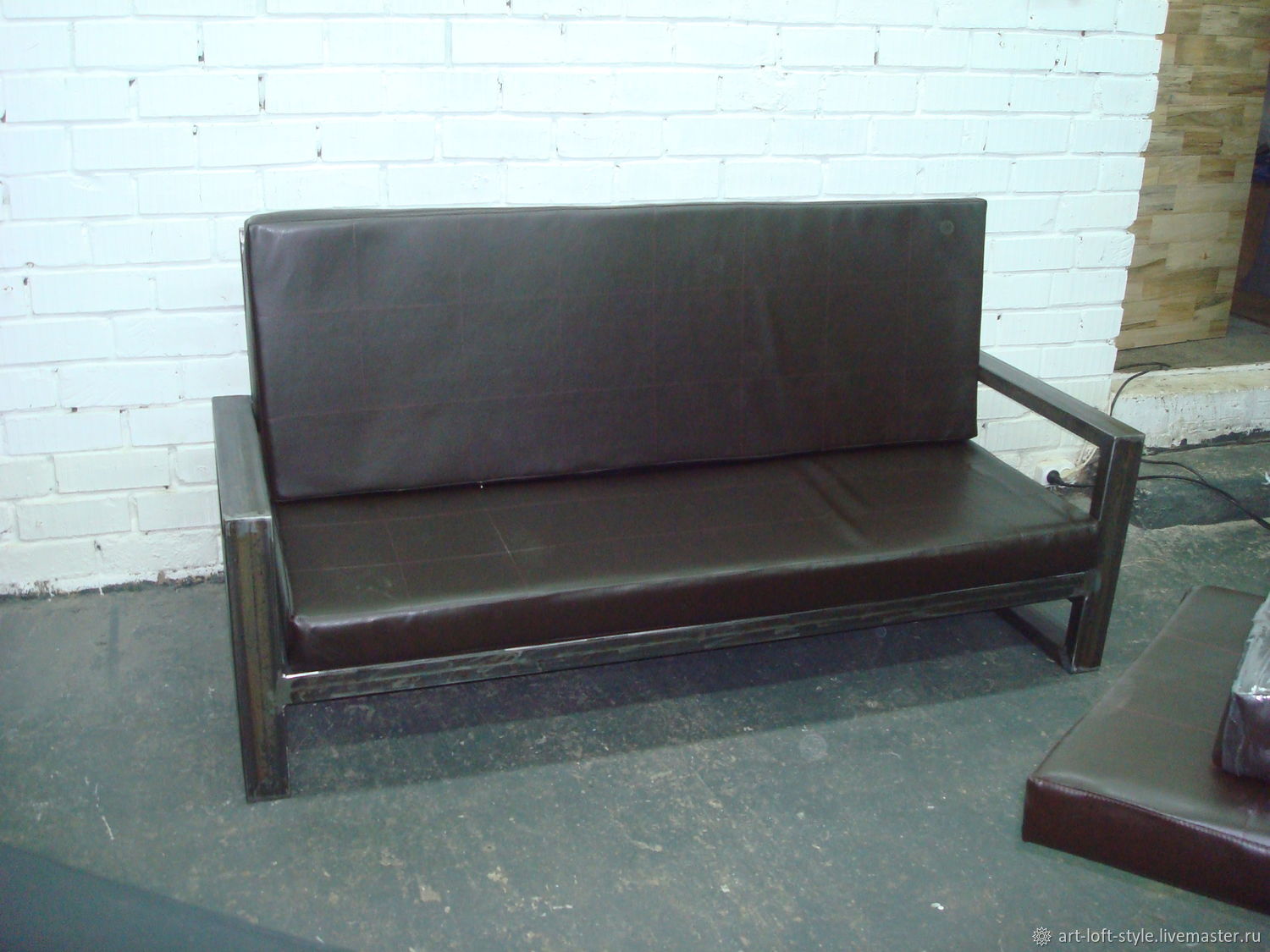 Диван в стиле лофт