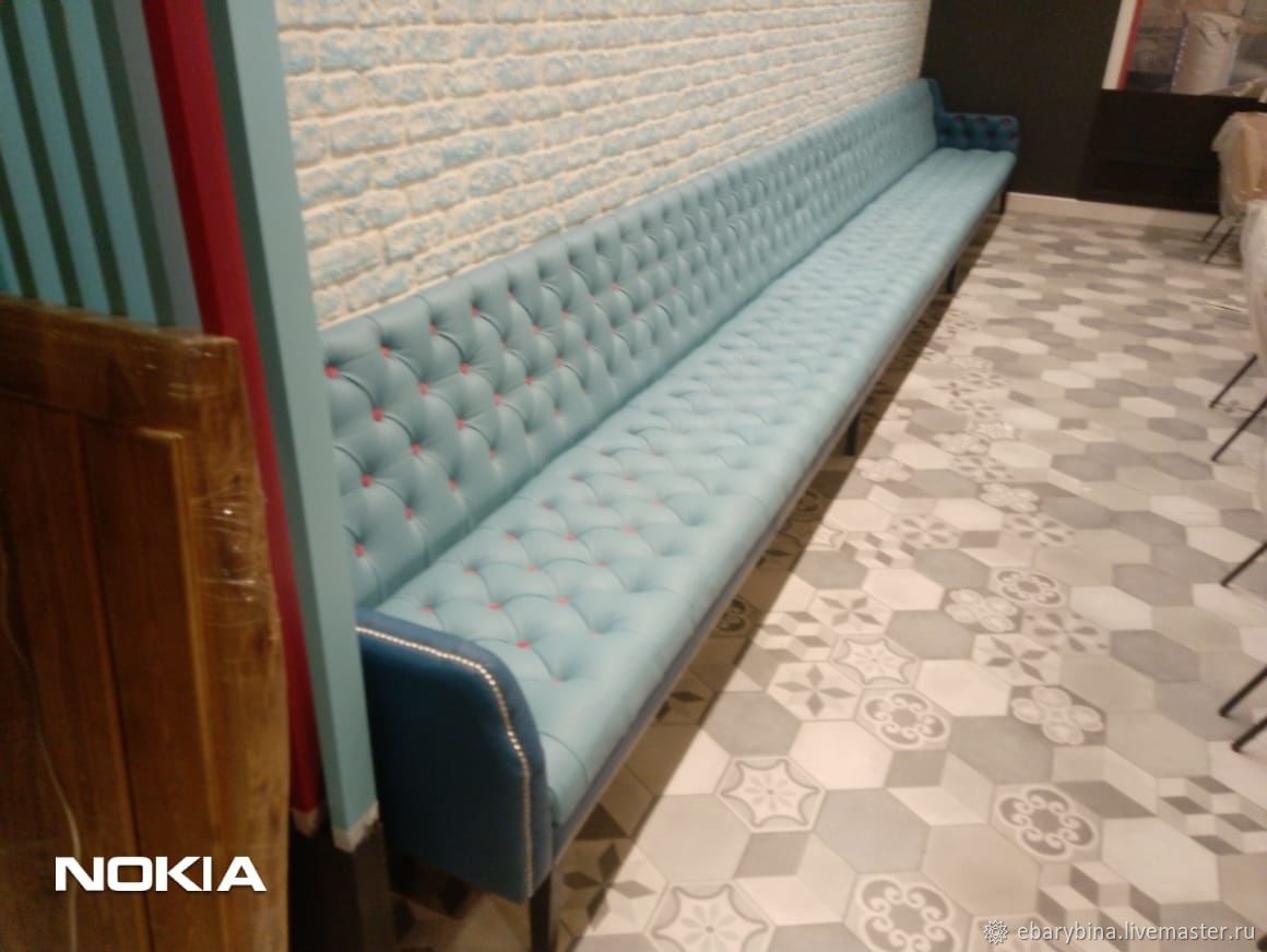 Диван в натуральной коже для кофейни Bodrero