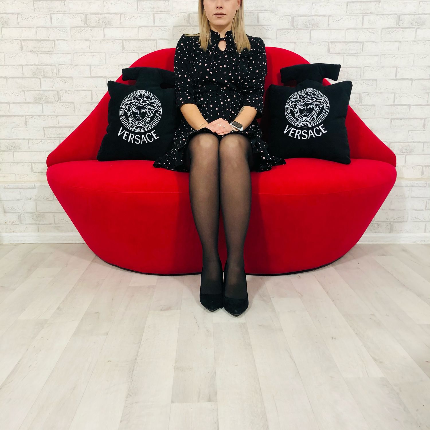 Диван губы 180 см нужного цвета