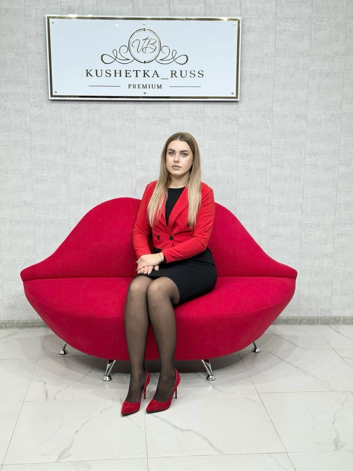 Диван губы 160 см