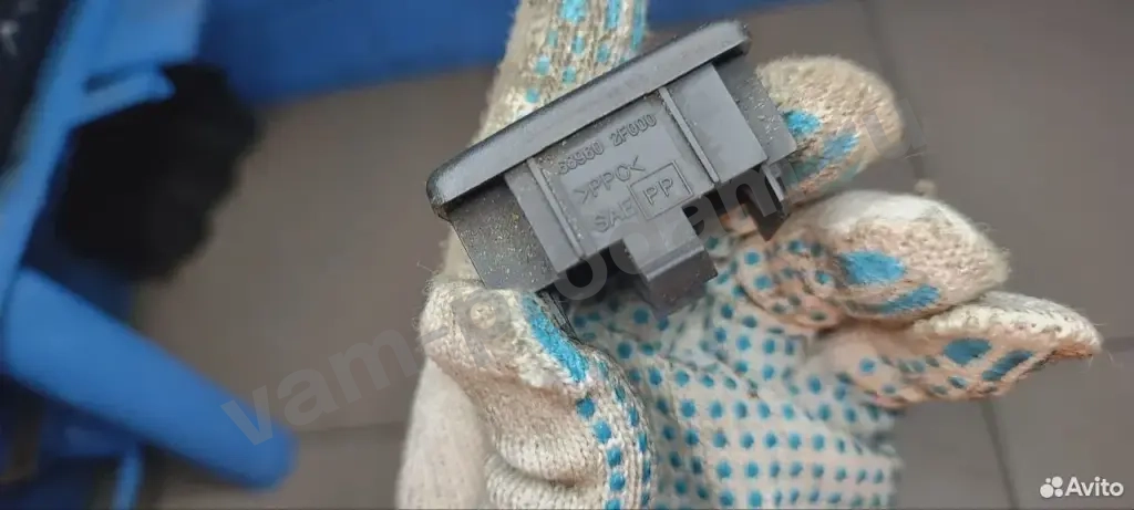 68960-2F000 Заглушка для Nissan Primera P11E 1996