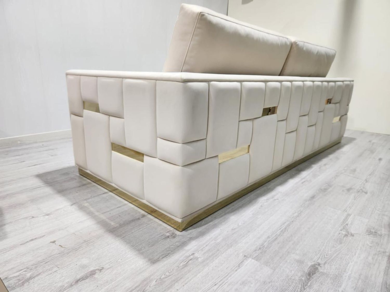 Диван прямой в наличии