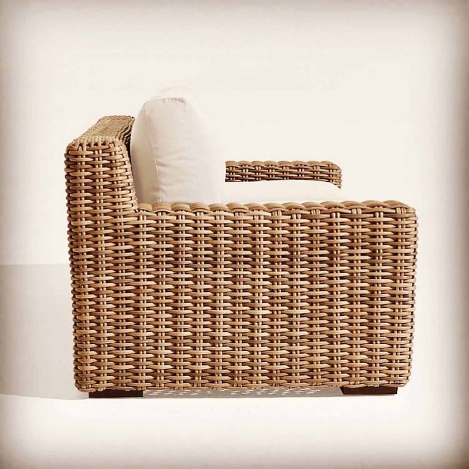 Диван двухместный 