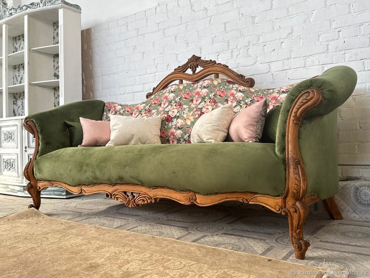 Диван новый резной, Массив дерева