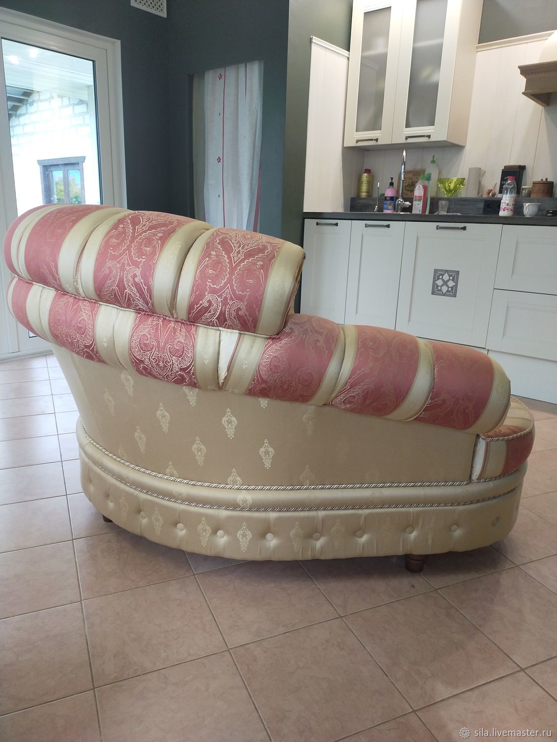 Диван бу не антикварный. Оттоманка