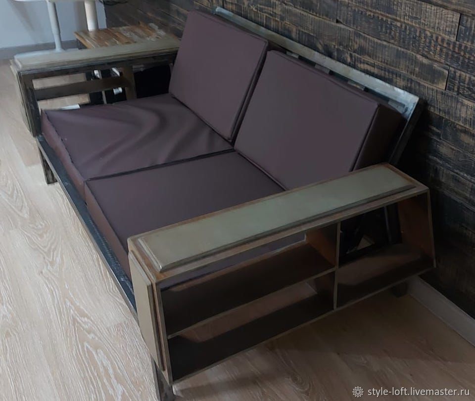 Диван в стиле лофт с полками