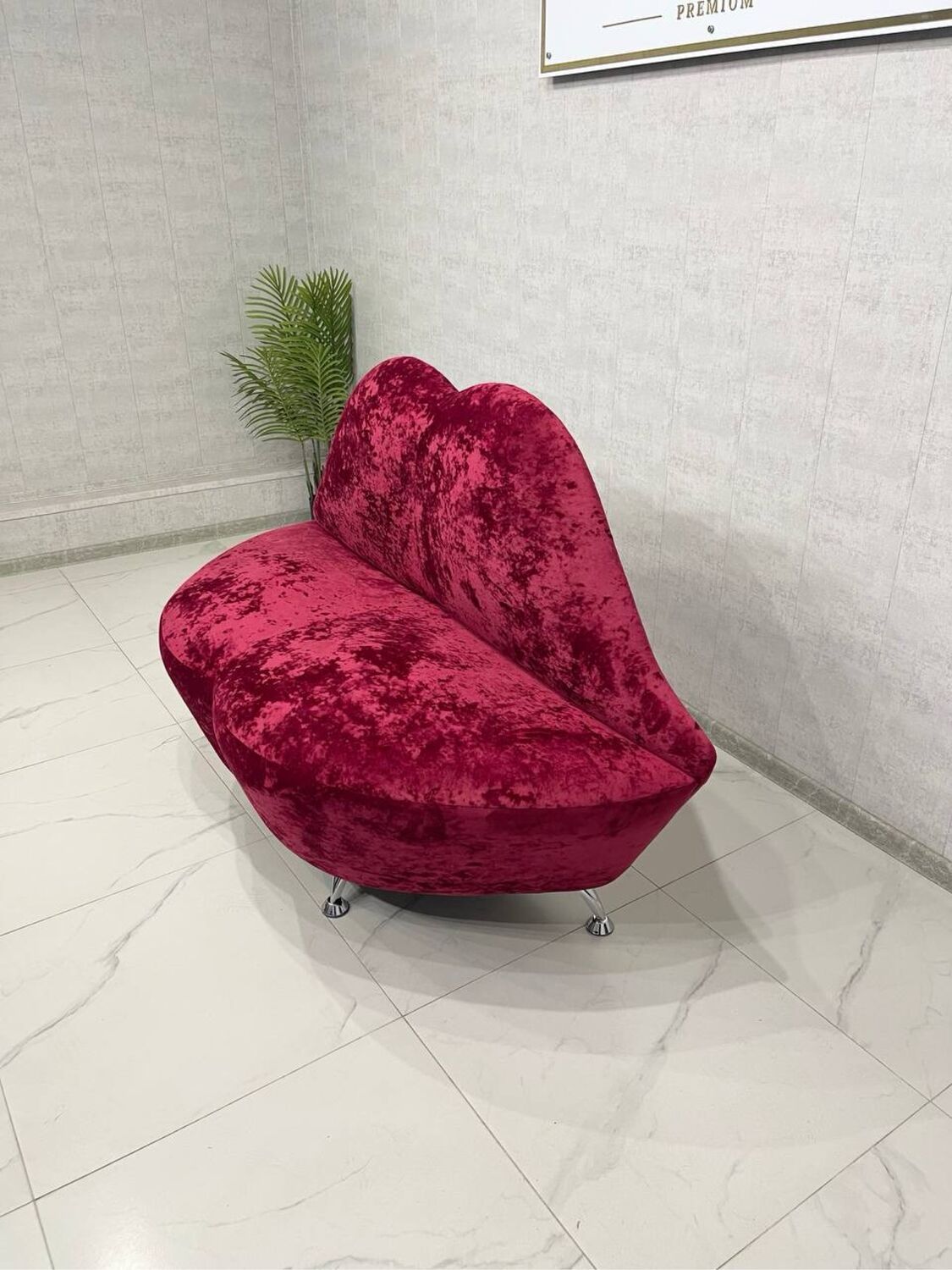 Диван губы 150 см