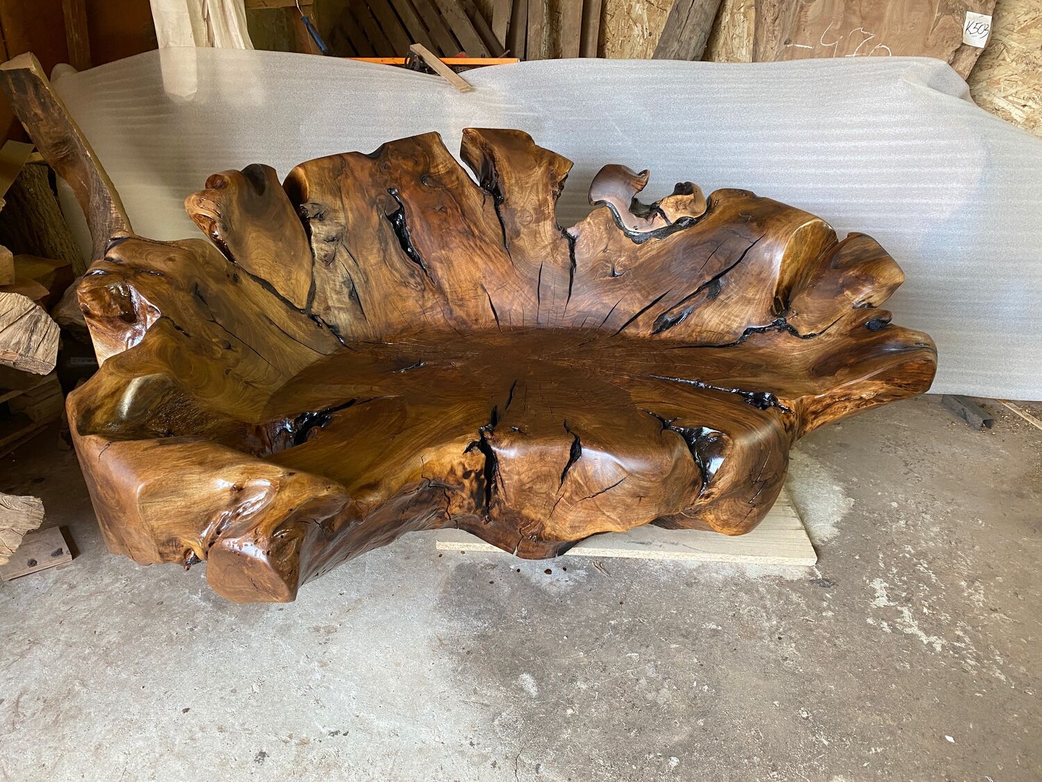 Диван из корня ореха