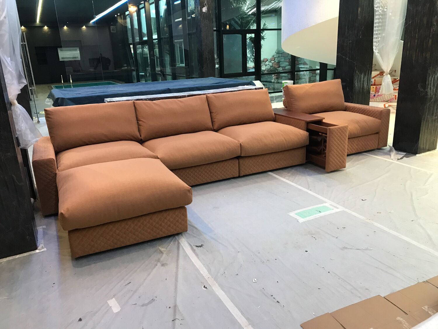 Диван Gamma выполнен по мотивам модели Domino фабрики Эстетика