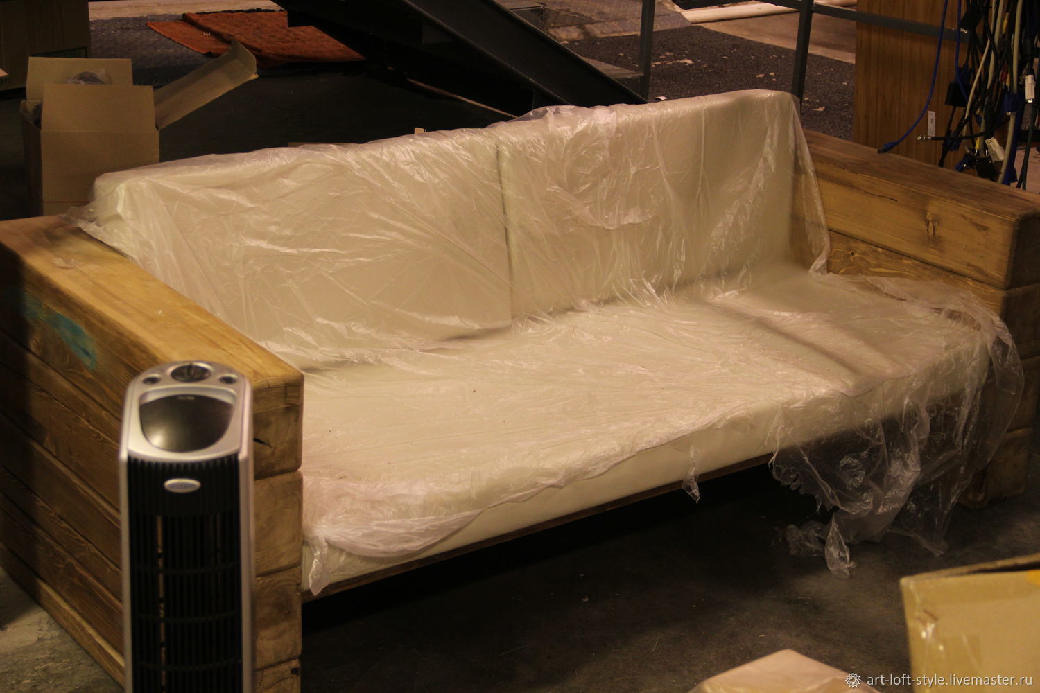 Диван в стиле лофт из массива