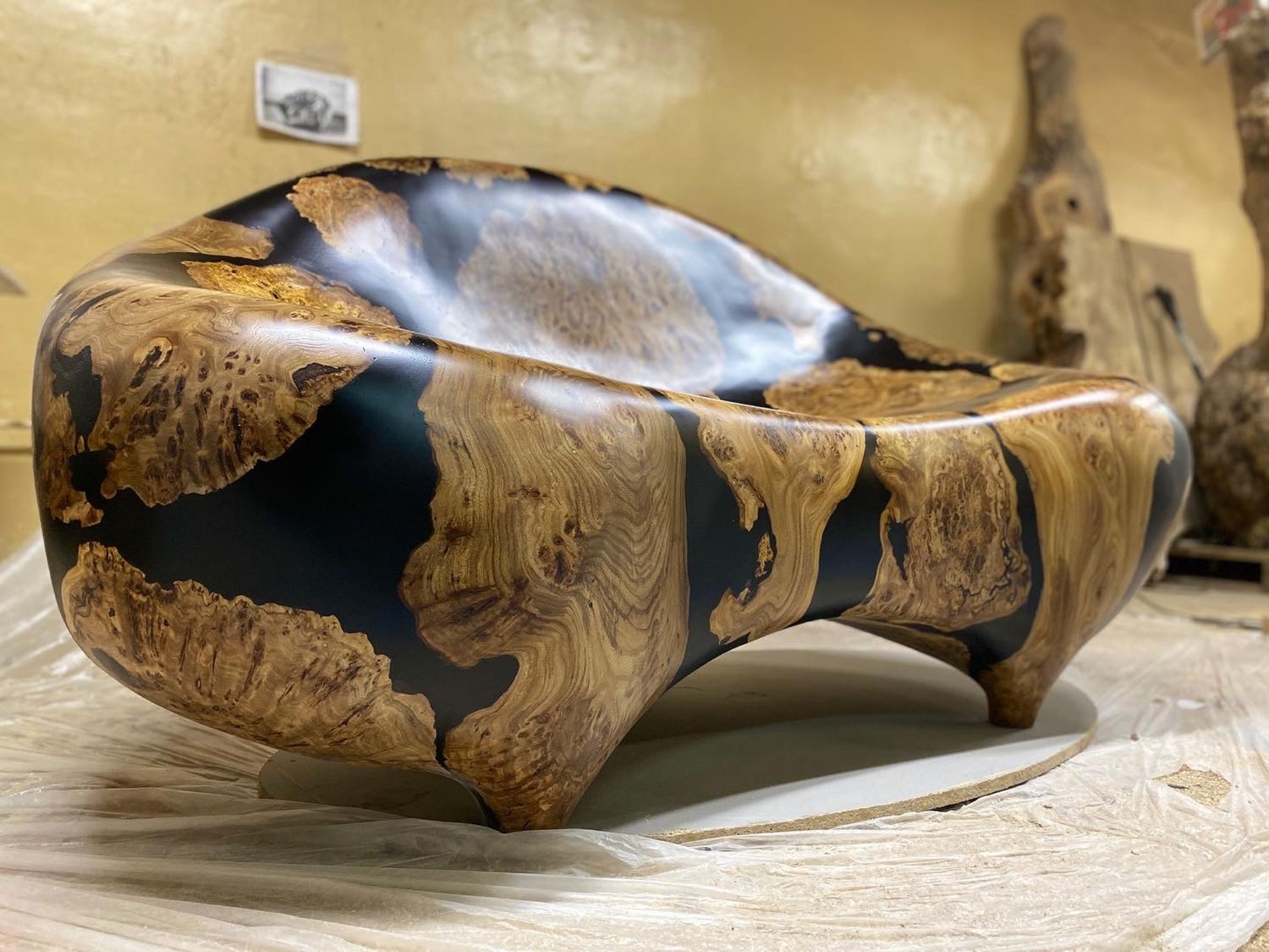 Диван из дерева