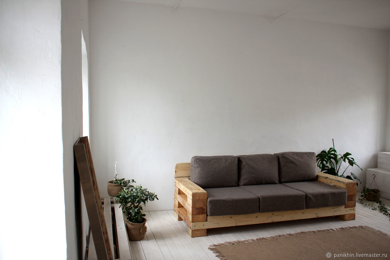 Диван из массива сосны