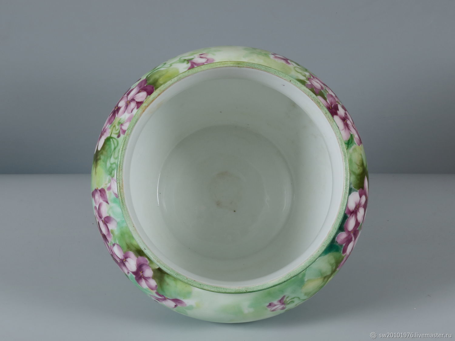 Старинное кашпо. France