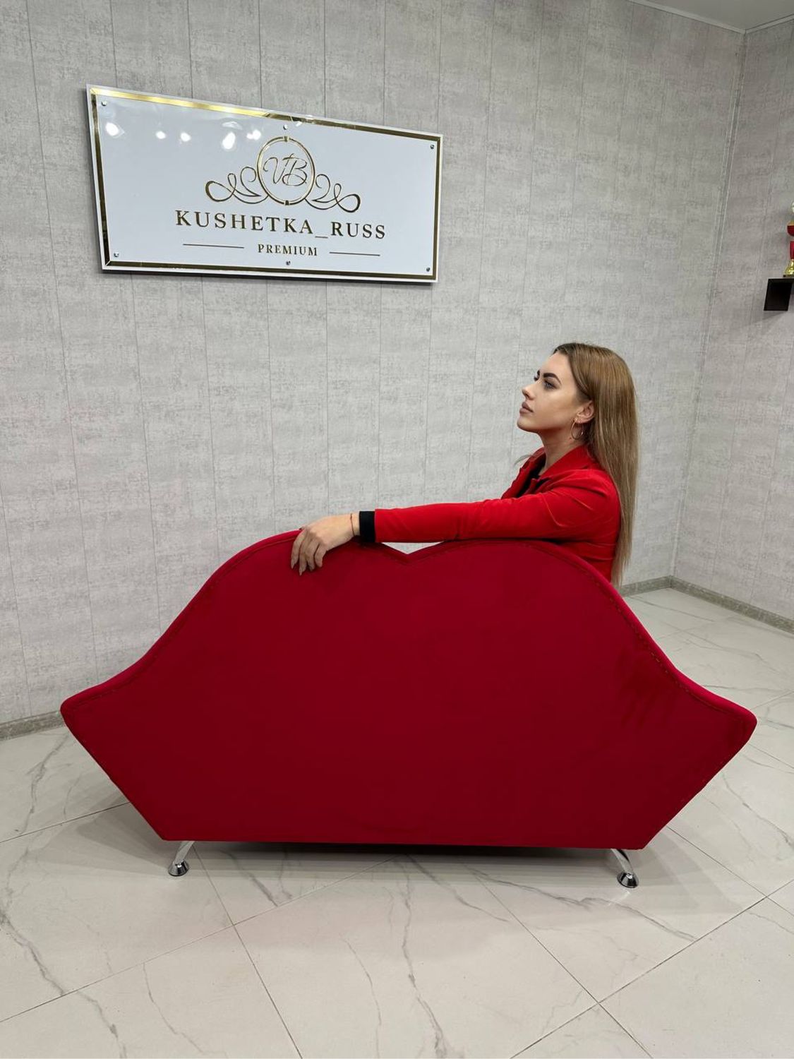 Диван губы 160 см
