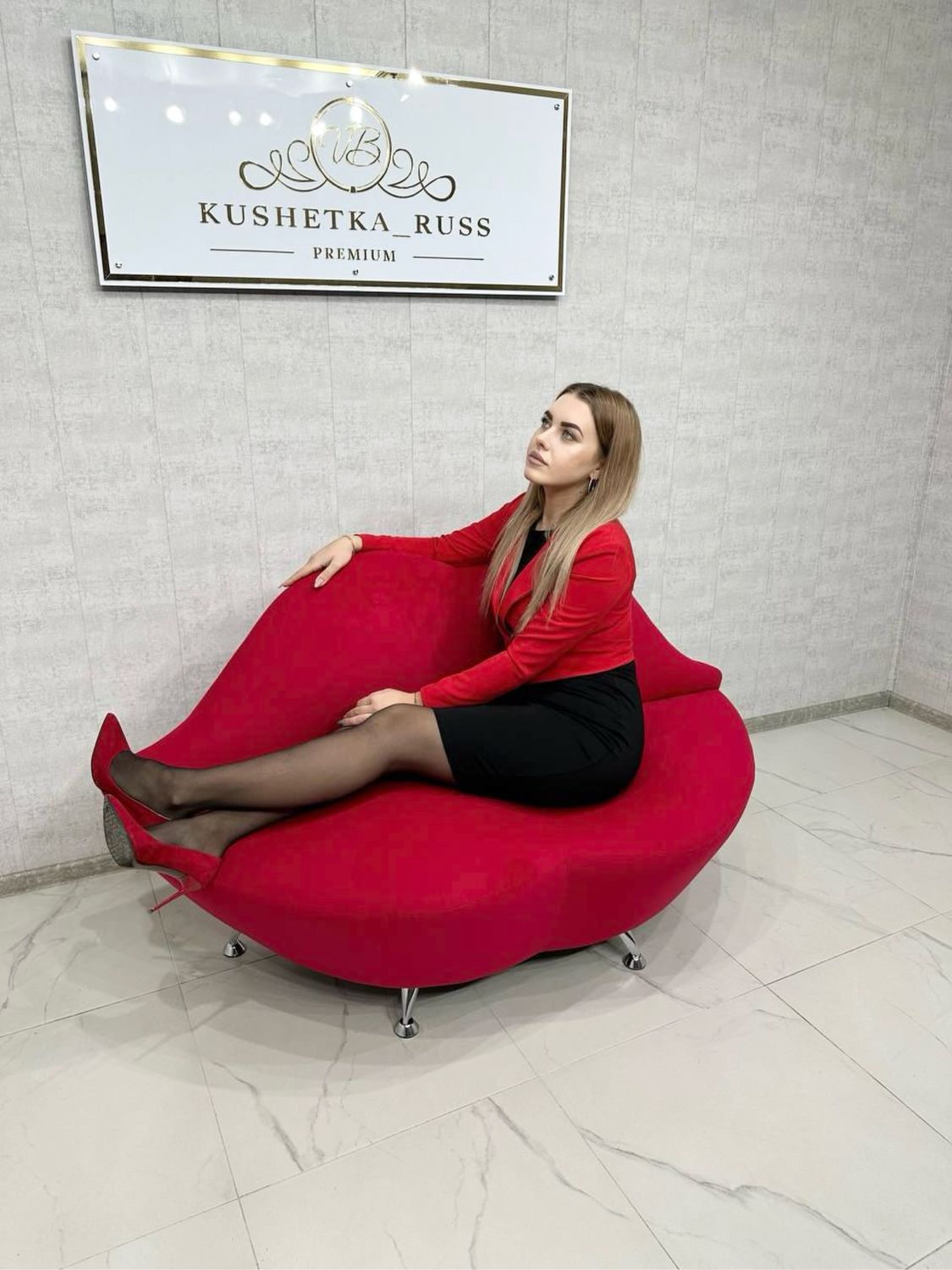 Диван губы 160 см