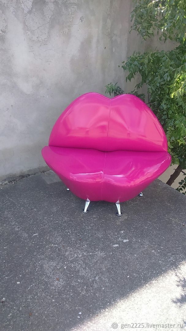 Диван губы маленький