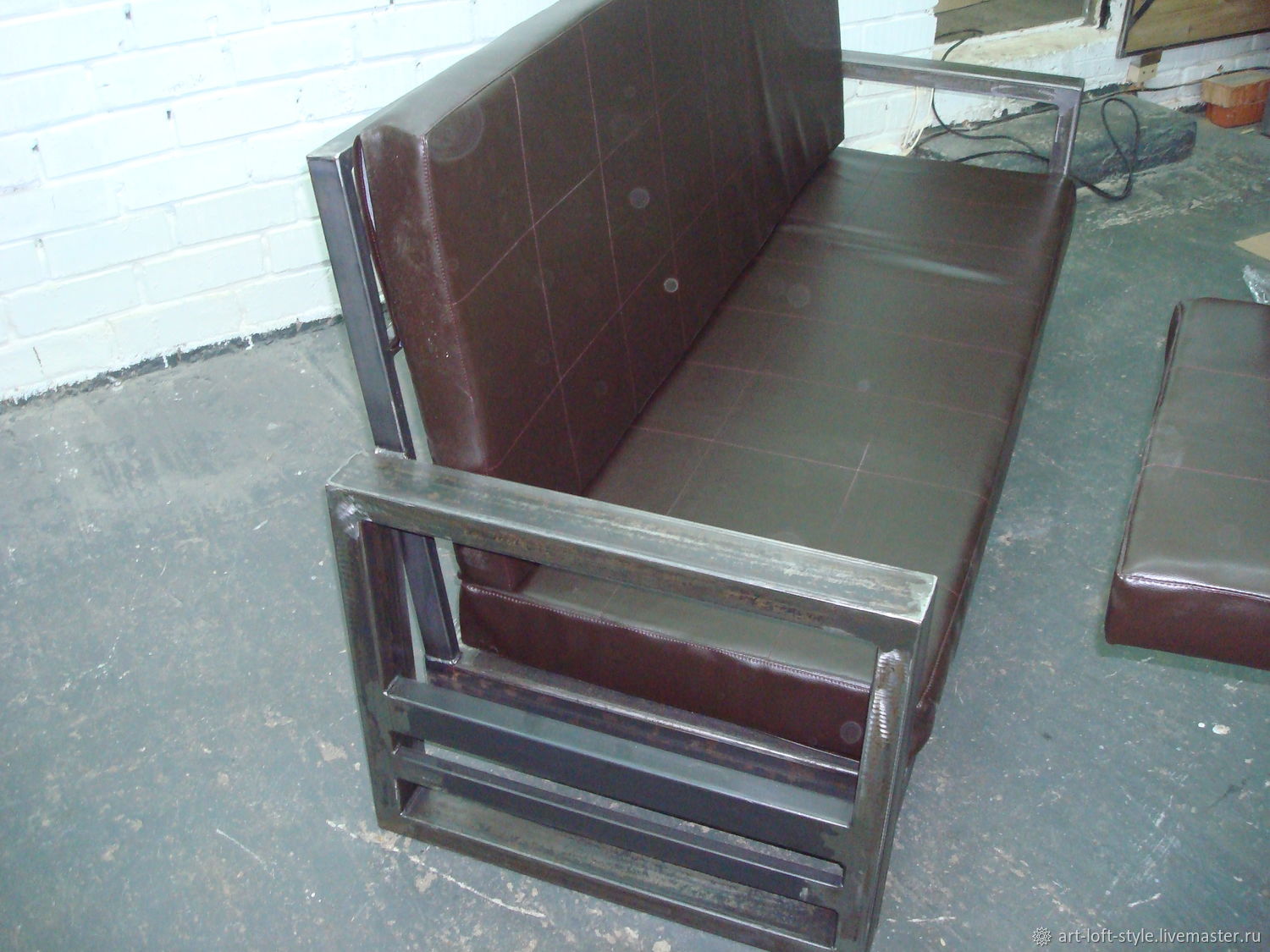 Диван в стиле лофт