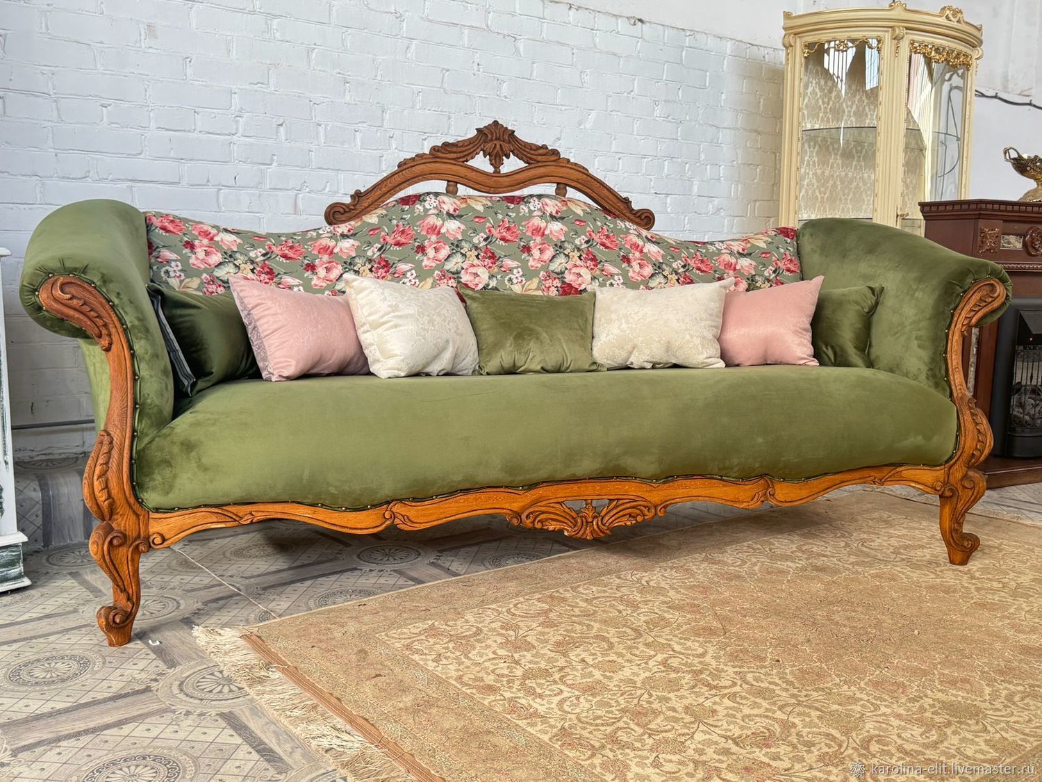 Диван новый резной, Массив дерева