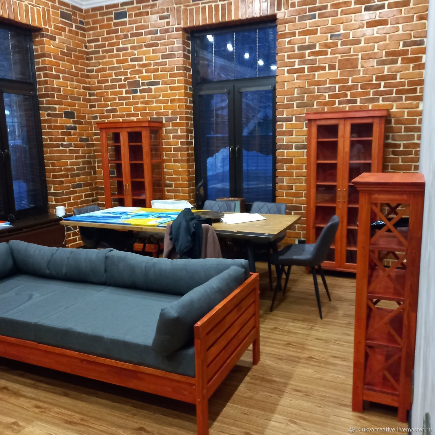 Диван из массива ясеня