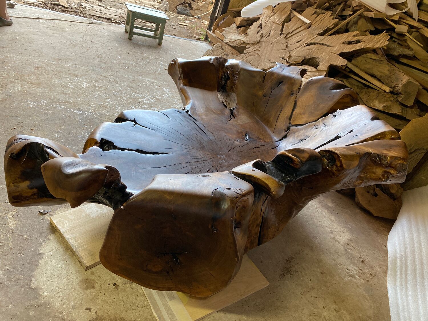 Диван из корня ореха