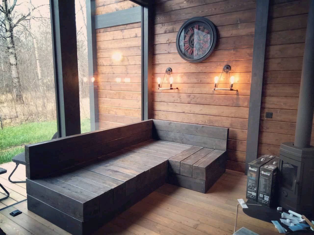 Диван из брусьев