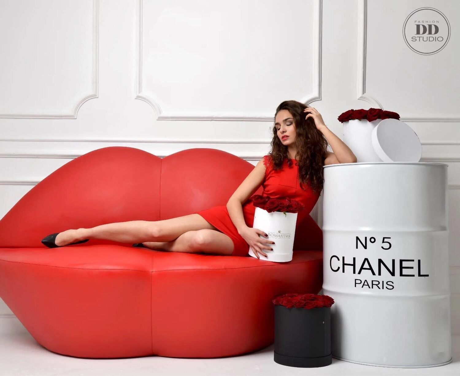 Диван губы 150 см