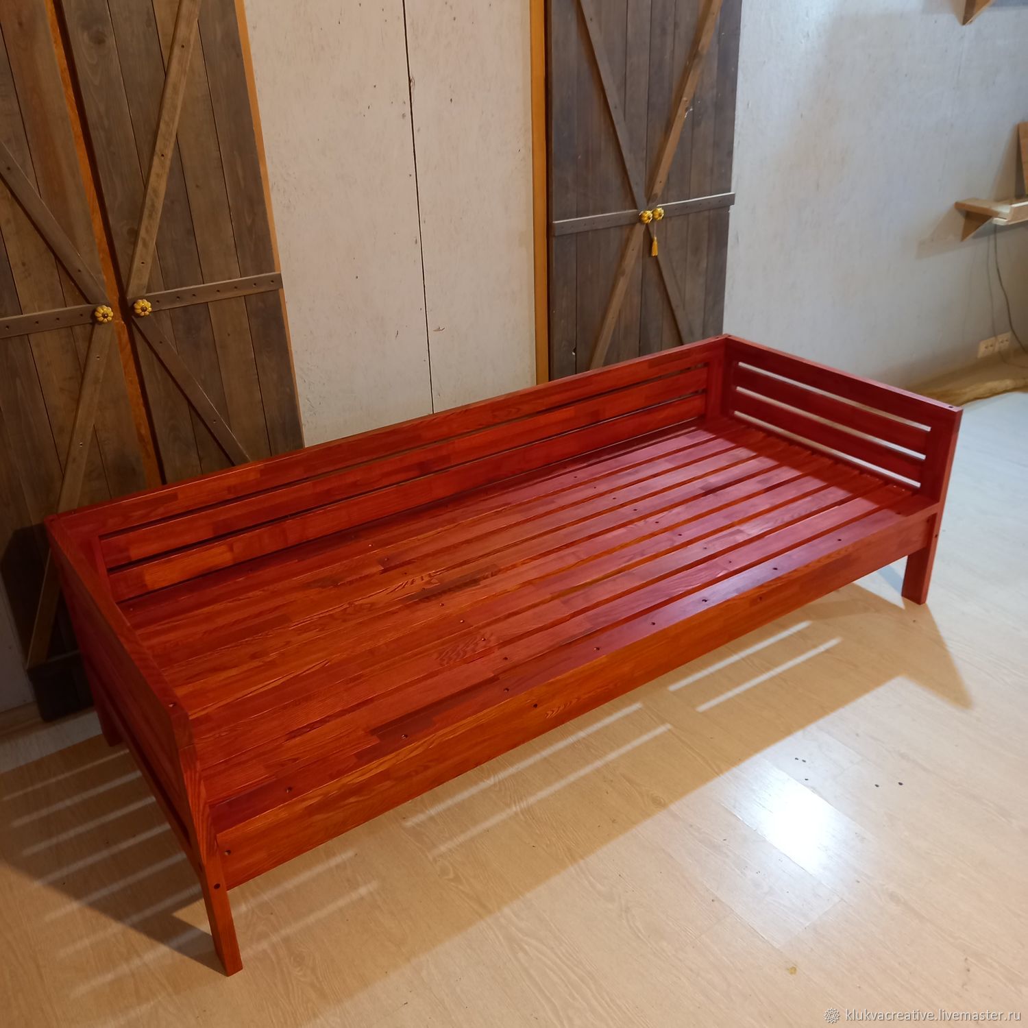 Диван из массива ясеня