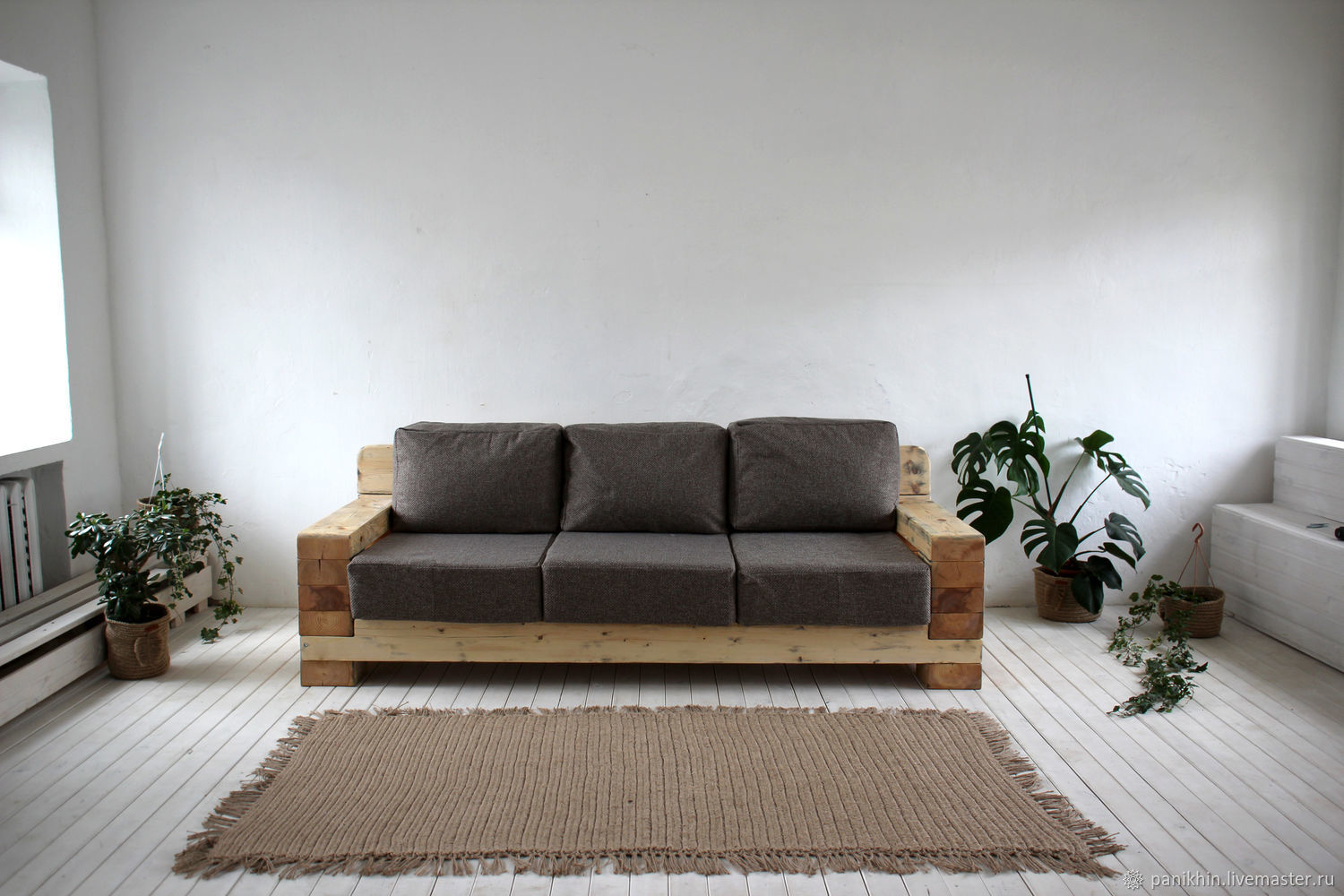 Диван из массива сосны
