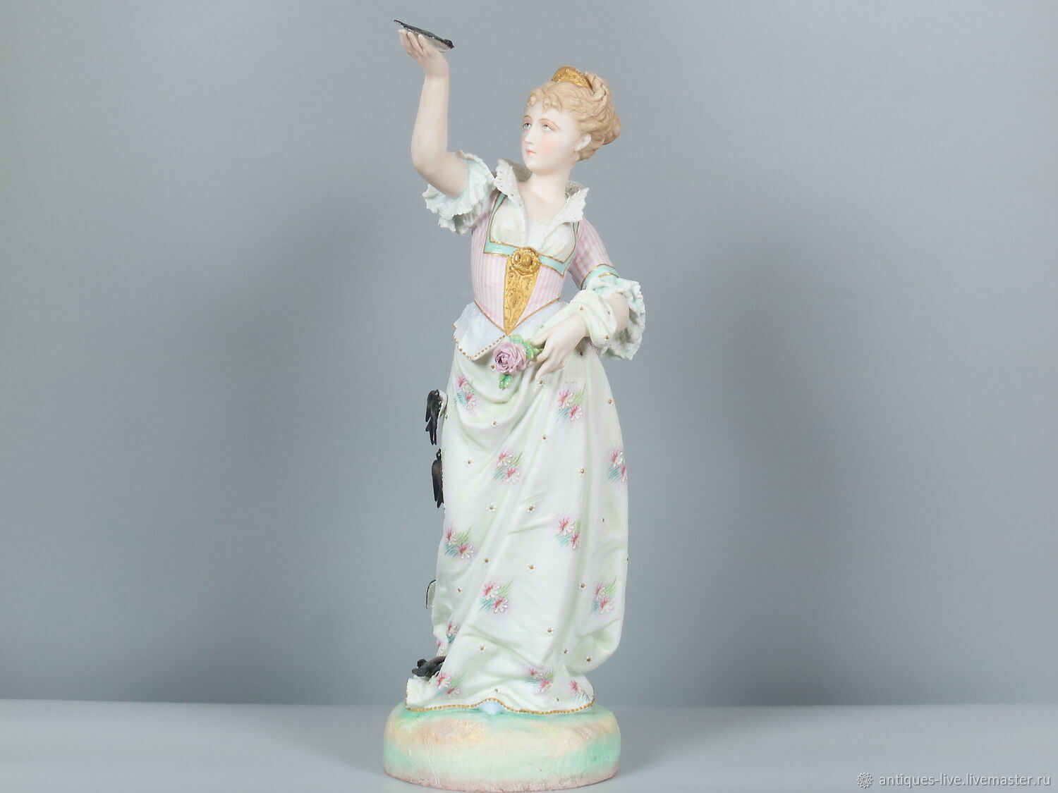Фарфоровая статуэтка. Франция
