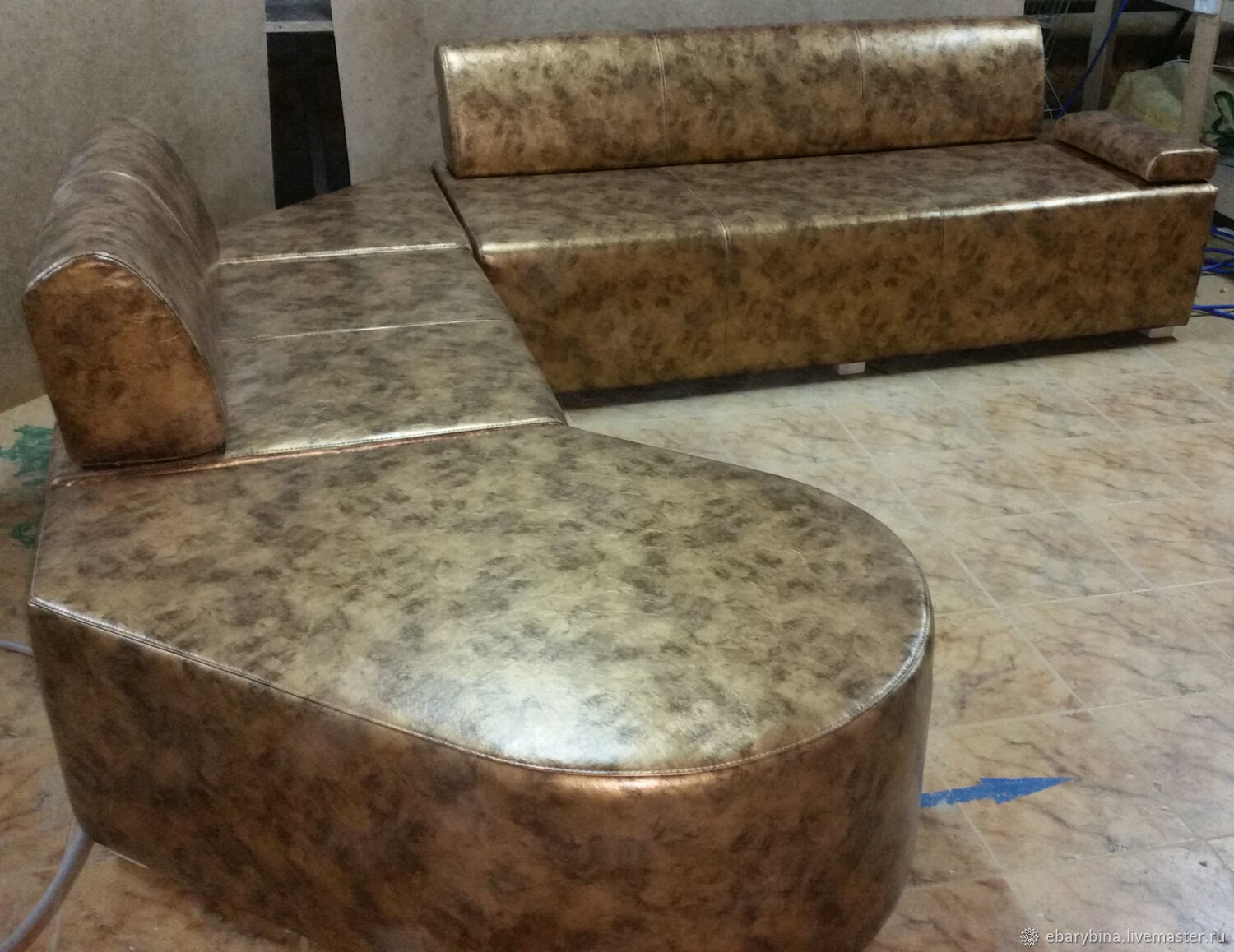 Диван нестандартной формы