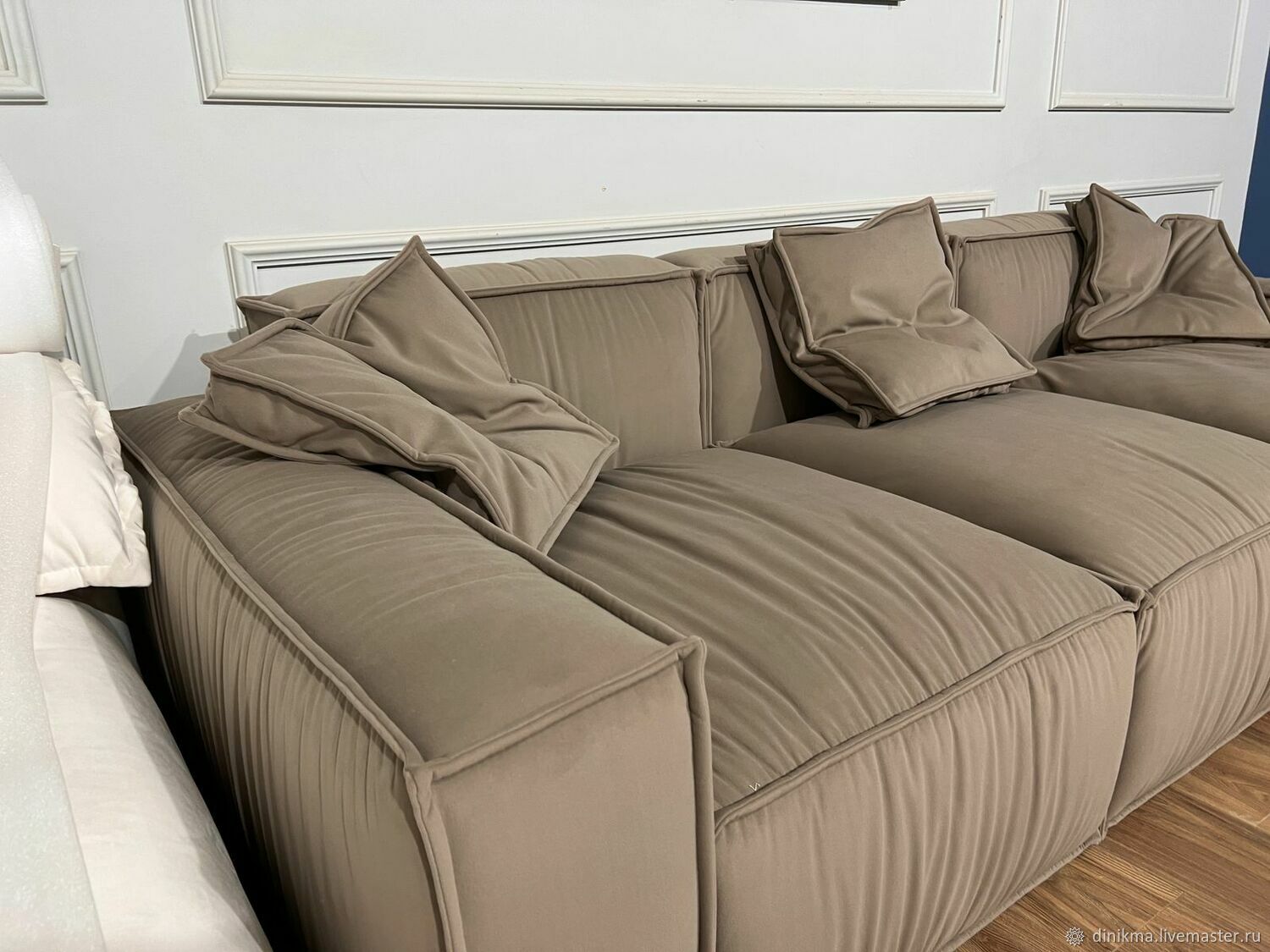 Дизайнерский диван Фолл с оттоманкой