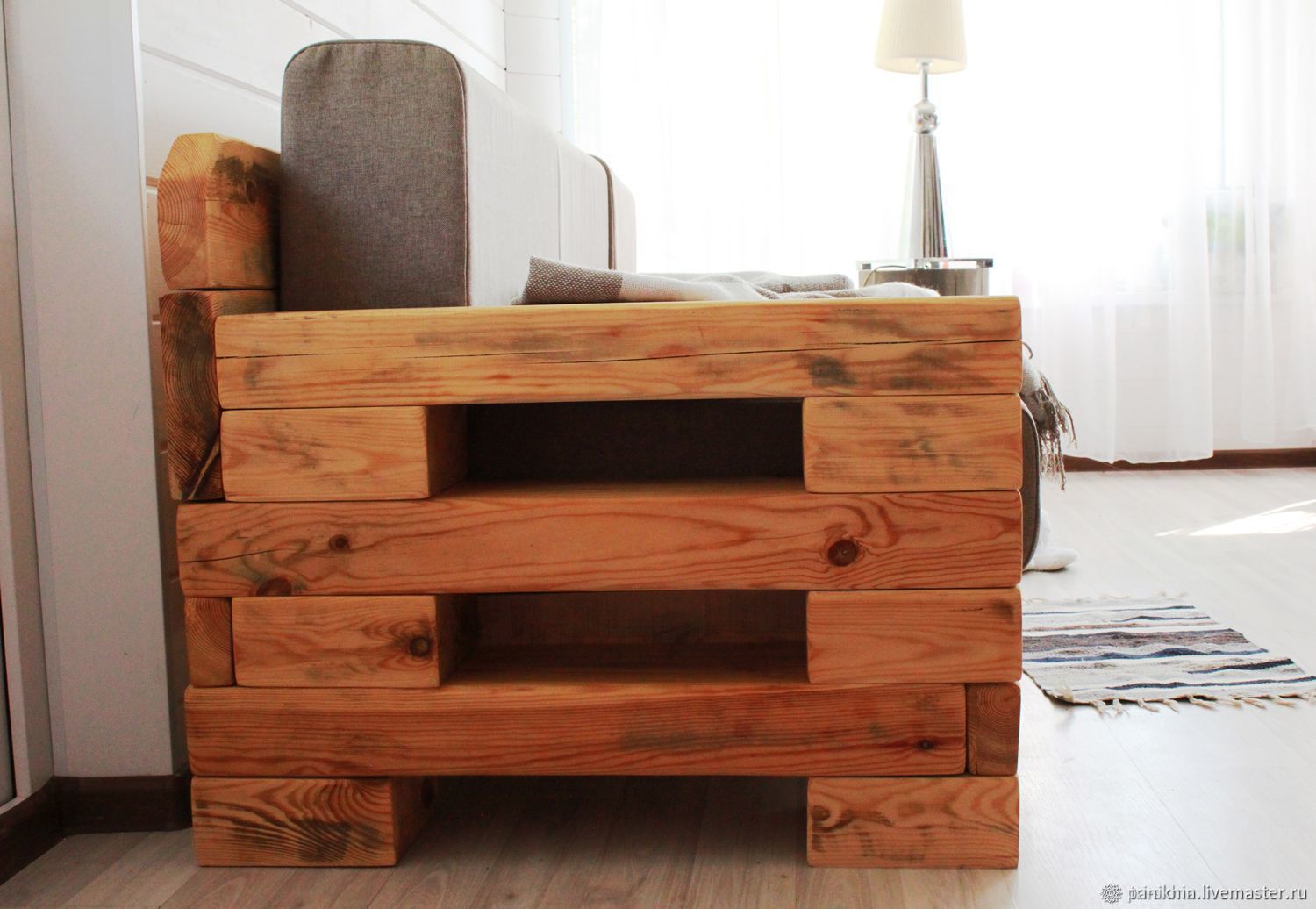 Диван из массива сосны