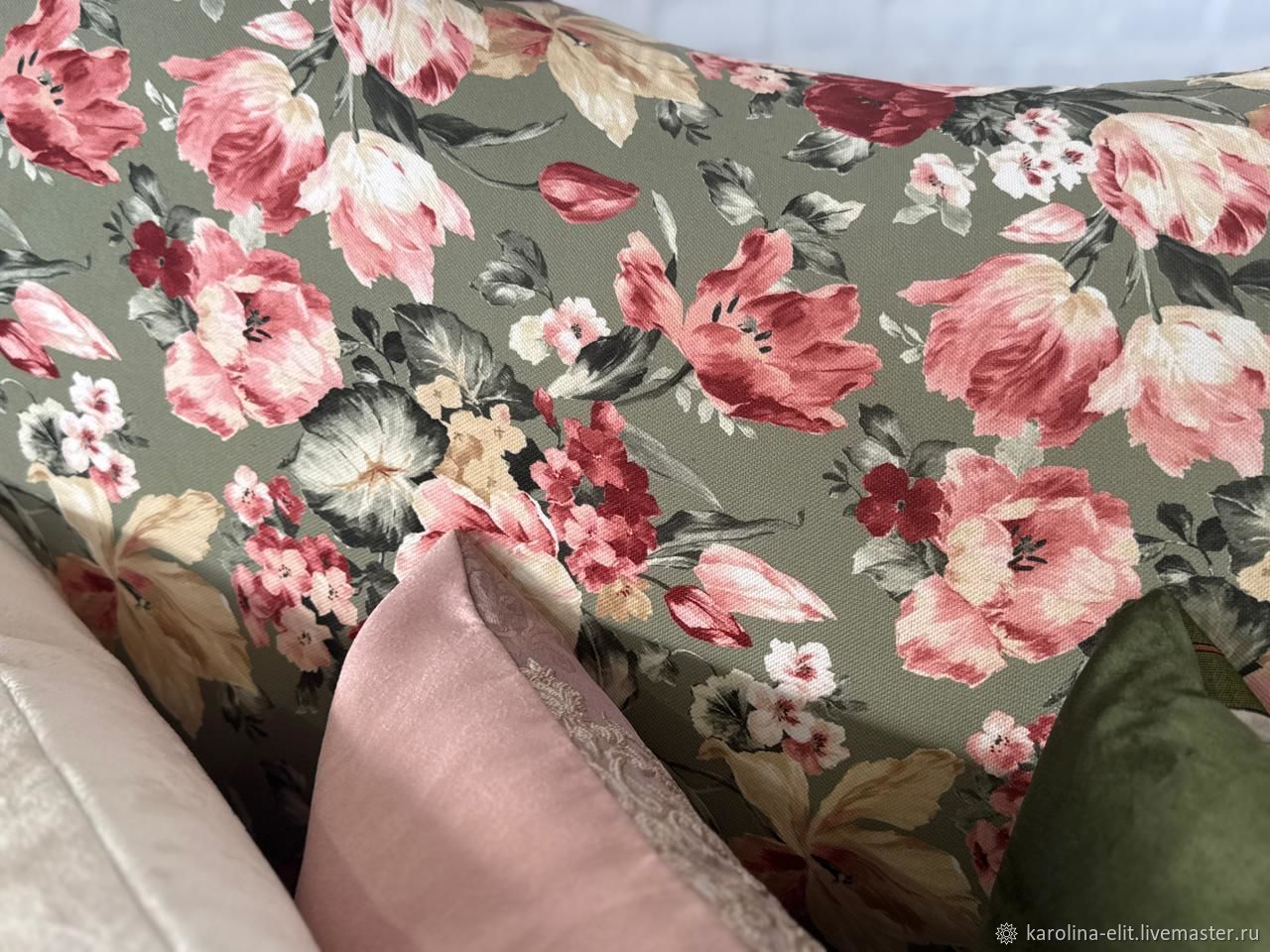 Диван новый резной, Массив дерева