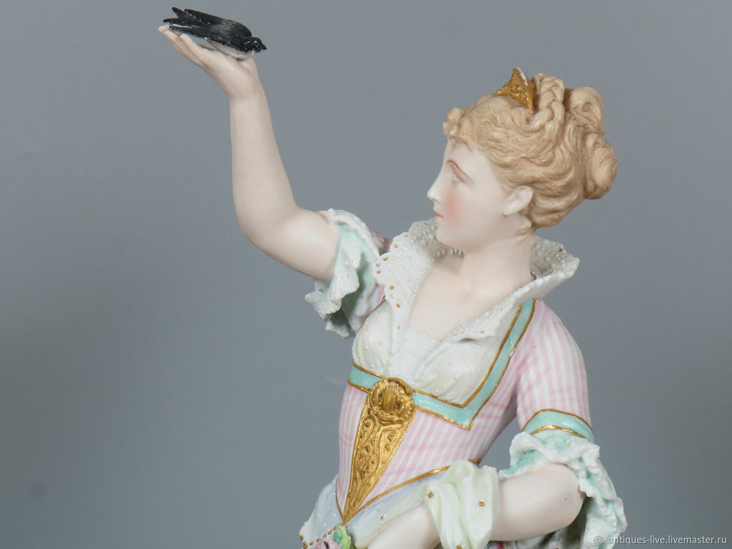 Фарфоровая статуэтка. Франция