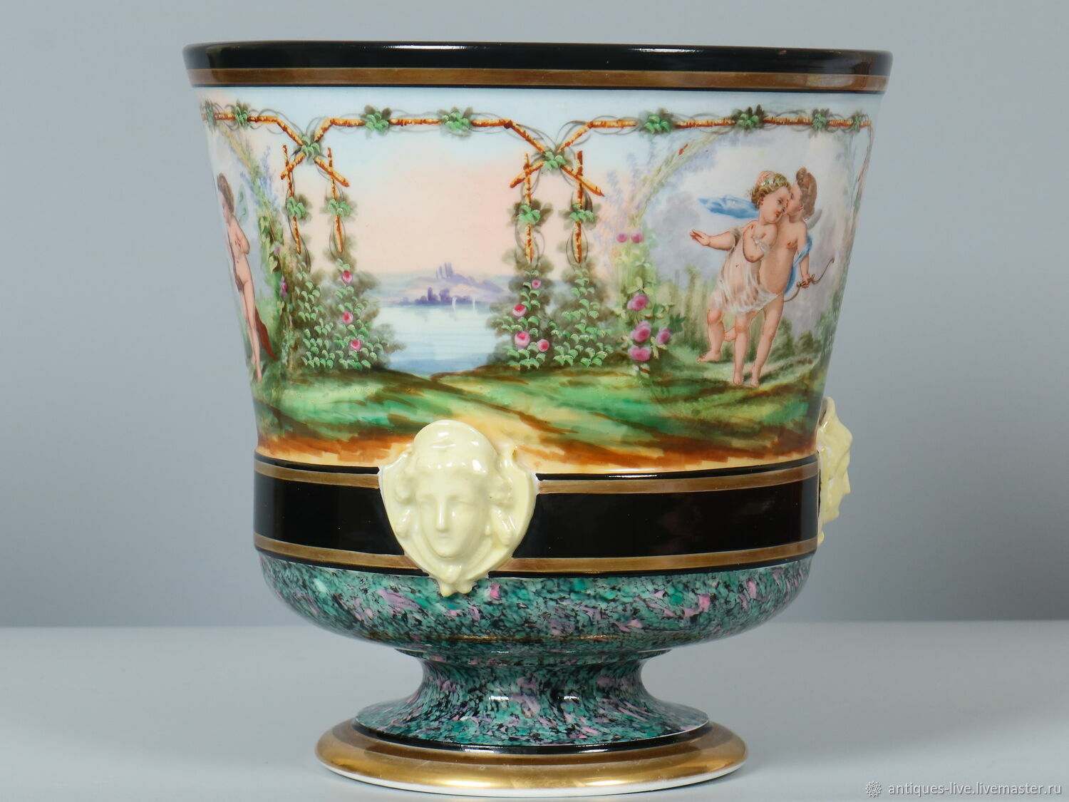 Старинное фарфоровое кашпо