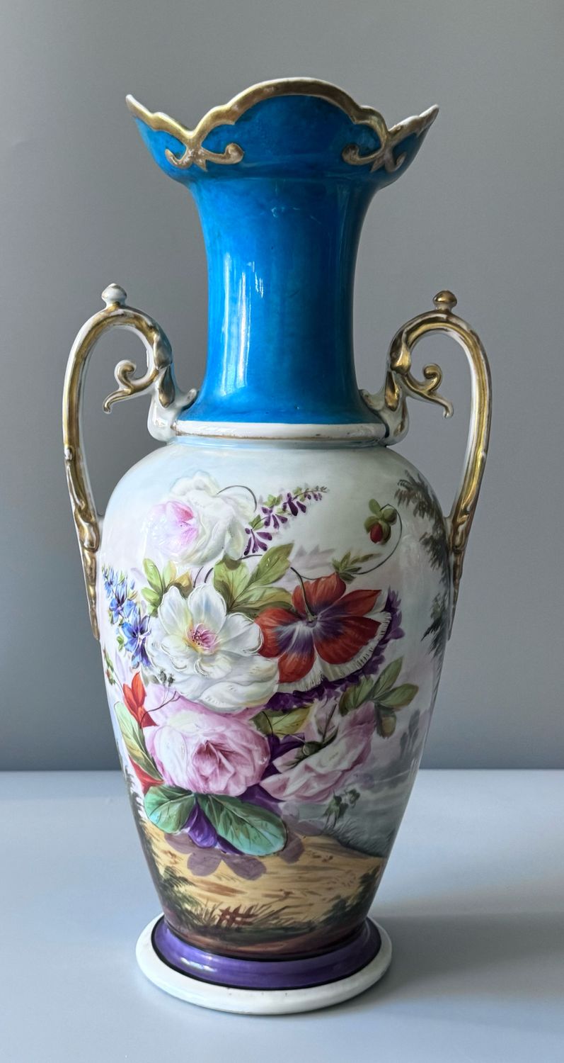 Старинные фарфоровые вазы. Франция