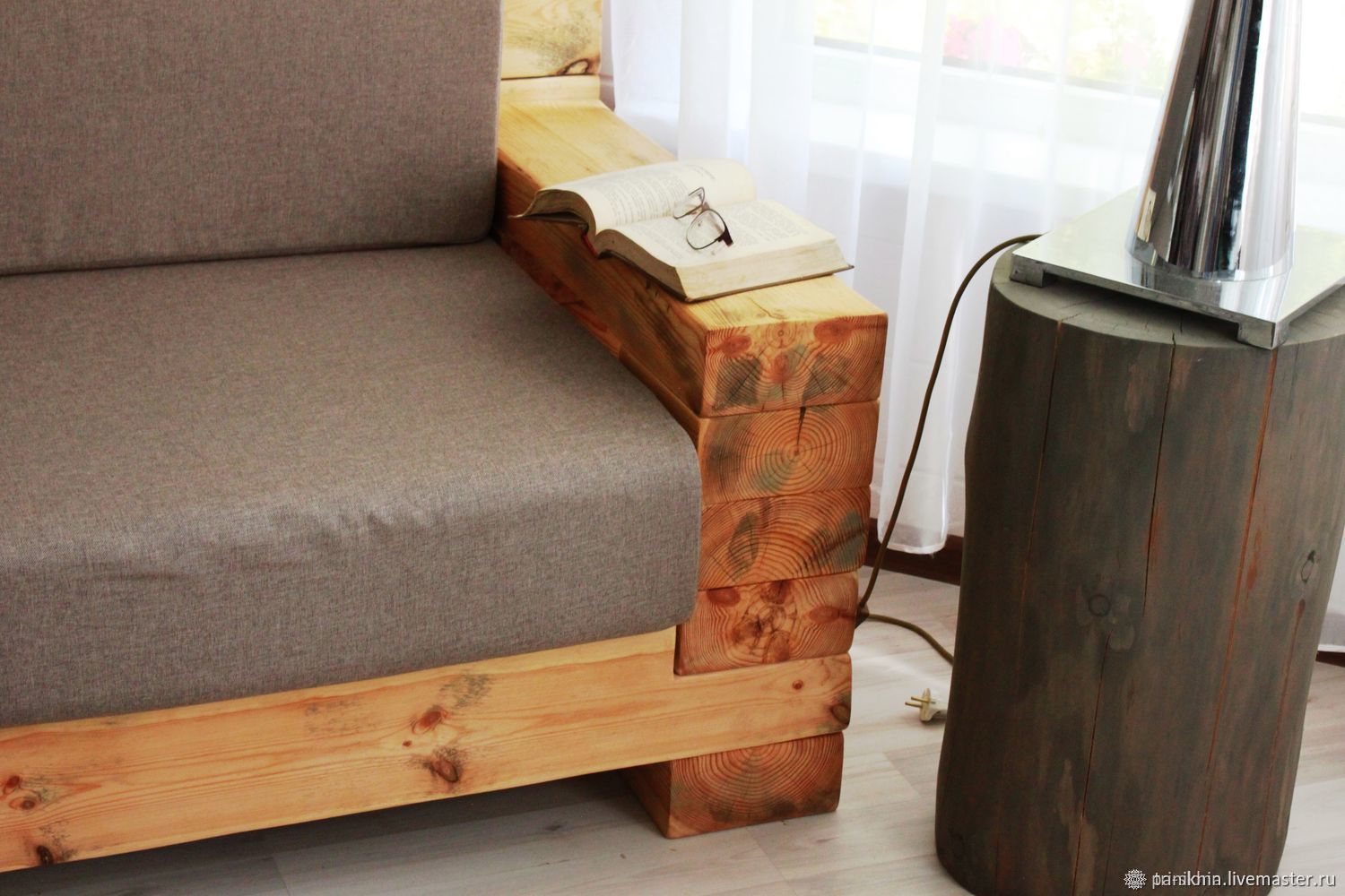 Диван из массива сосны