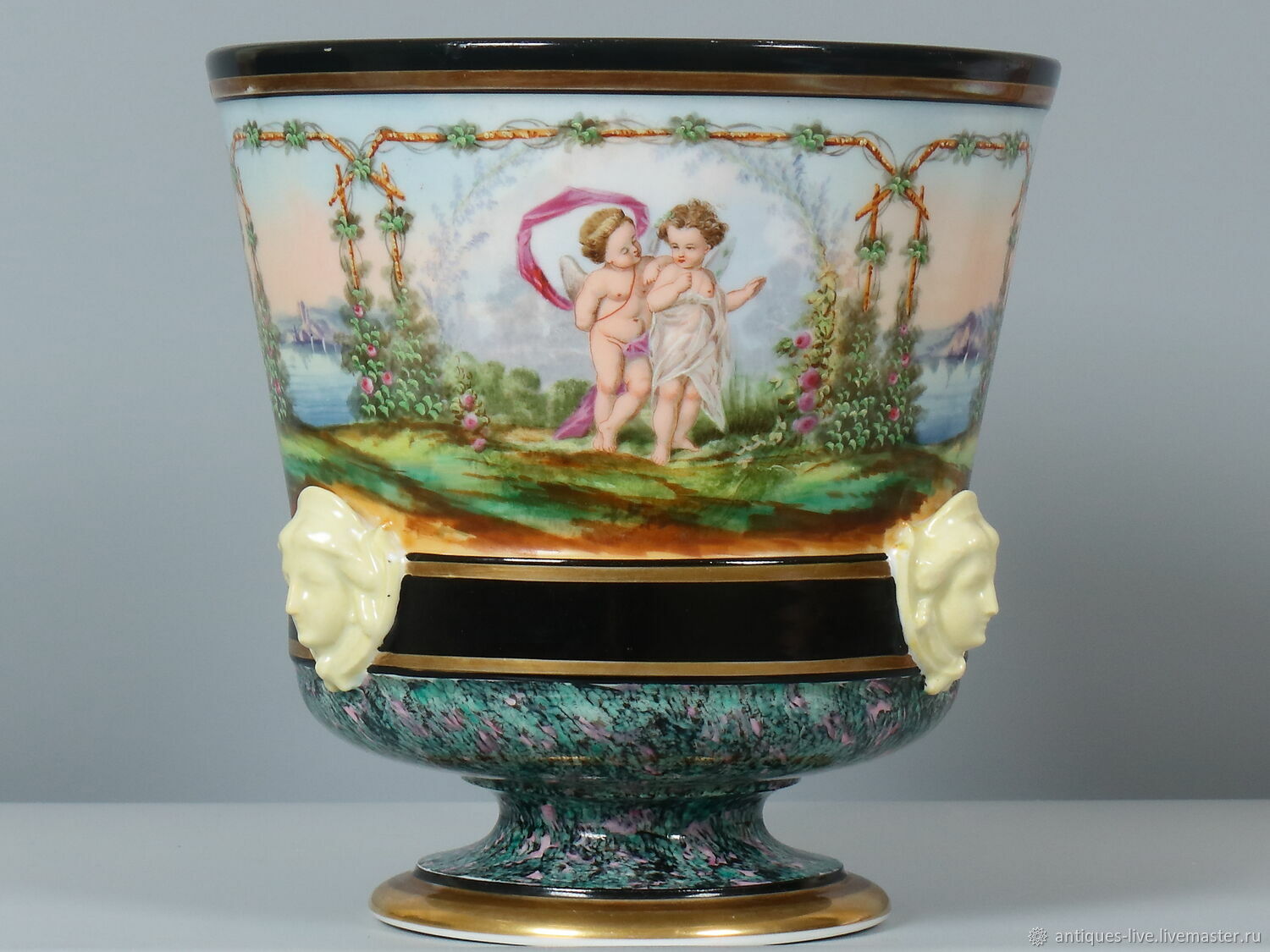 Старинное фарфоровое кашпо
