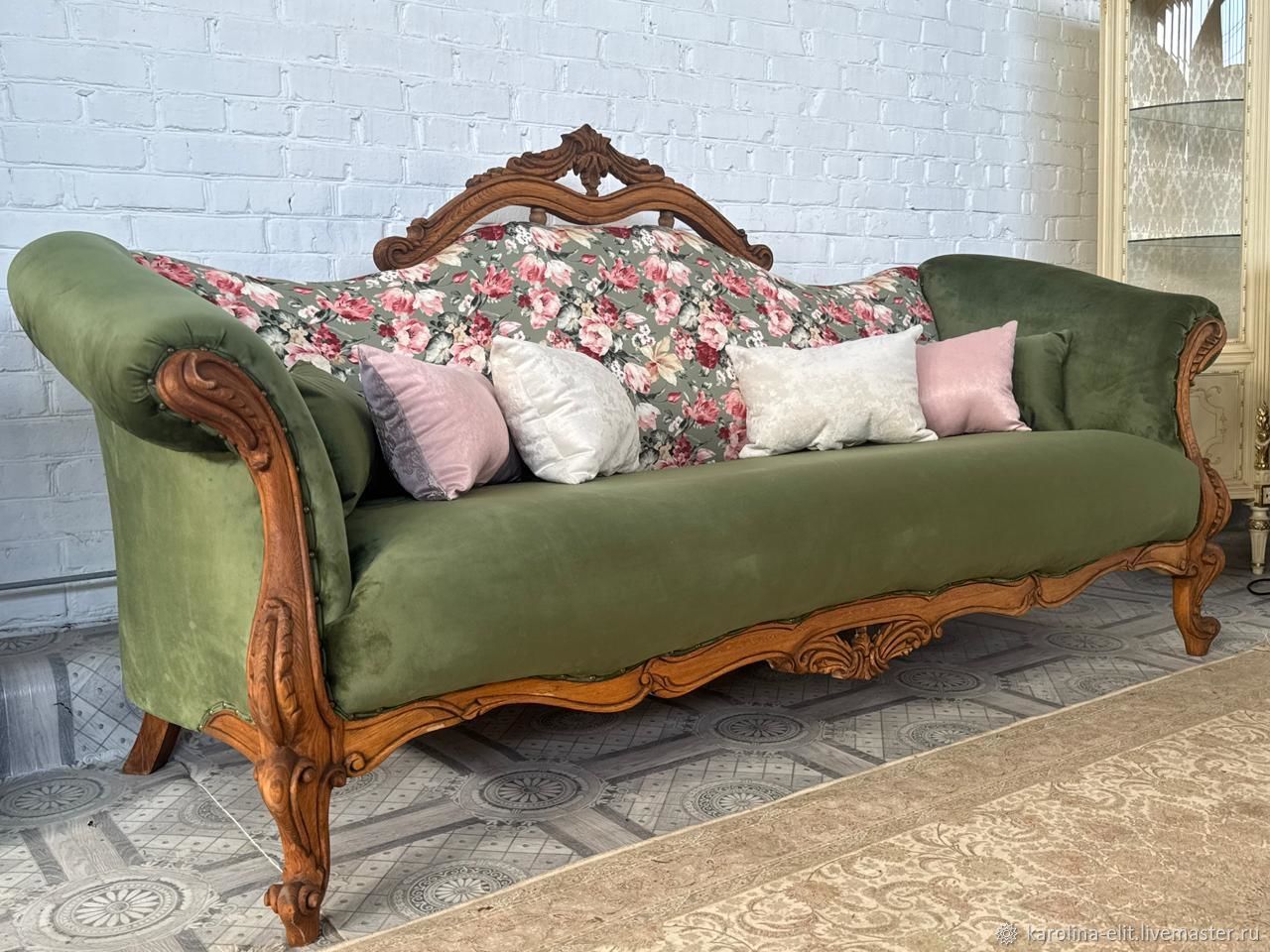 Диван новый резной, Массив дерева