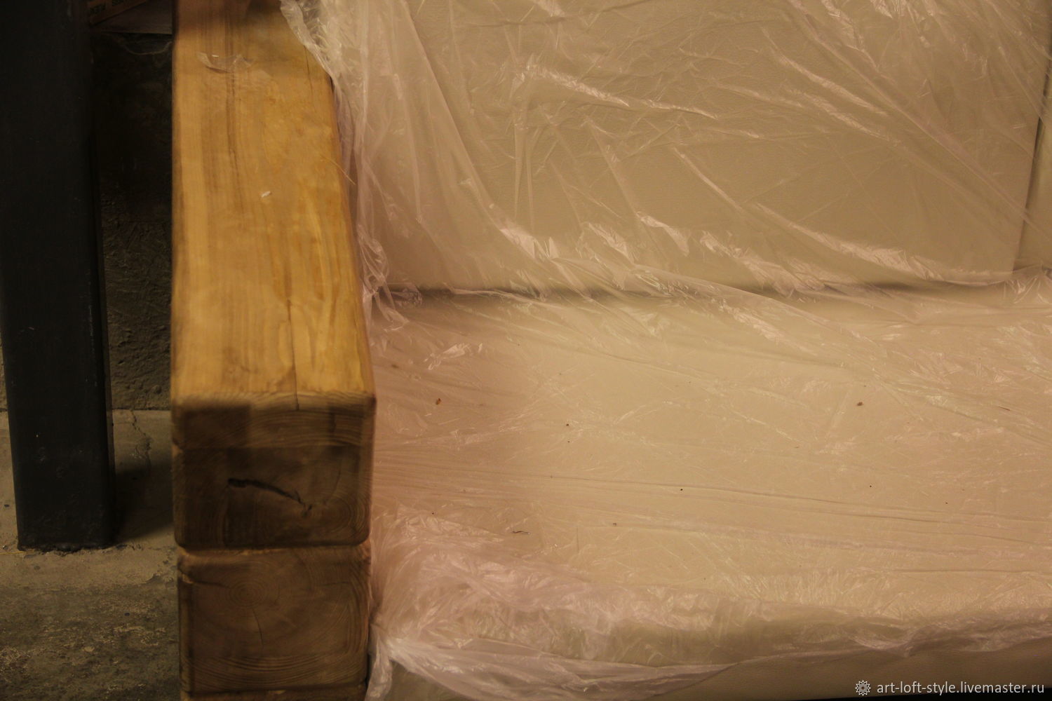 Диван в стиле лофт из массива