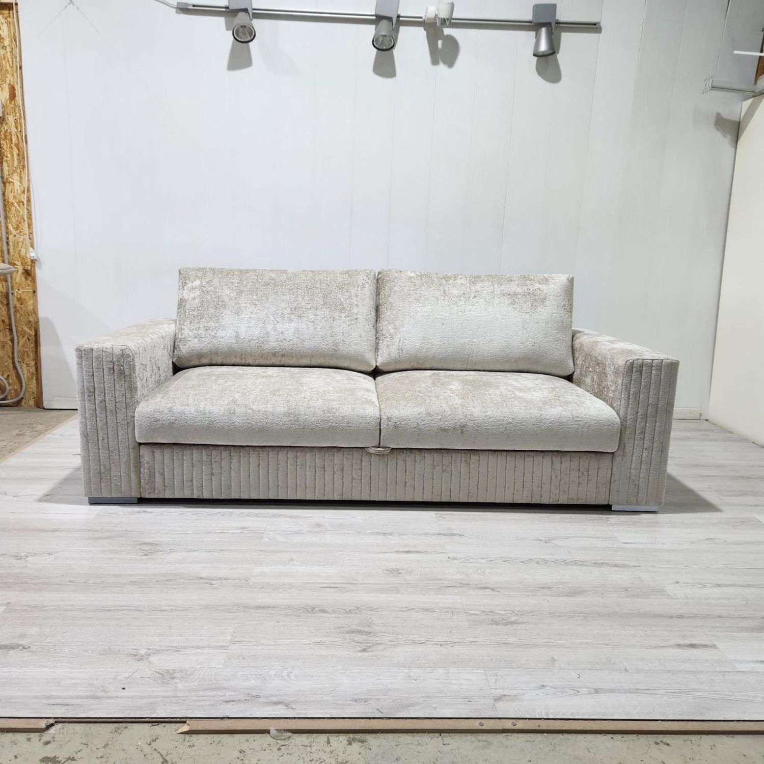 Диван прямой в наличии