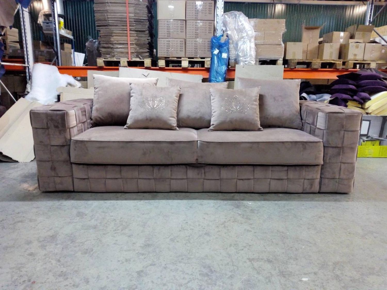 Диван прямой в наличии