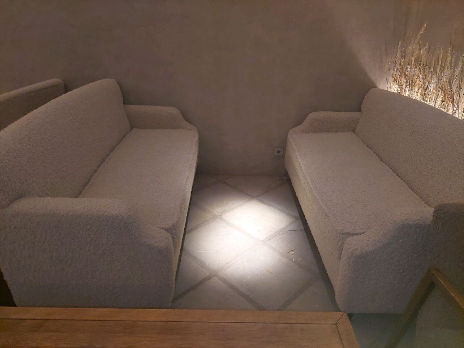 Диван из меха в ресторан